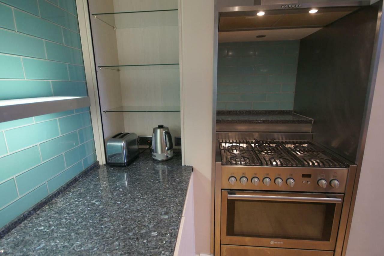 Spacious 2 Bed Apt Next To Royal Mile & Waverley Единбург Екстериор снимка