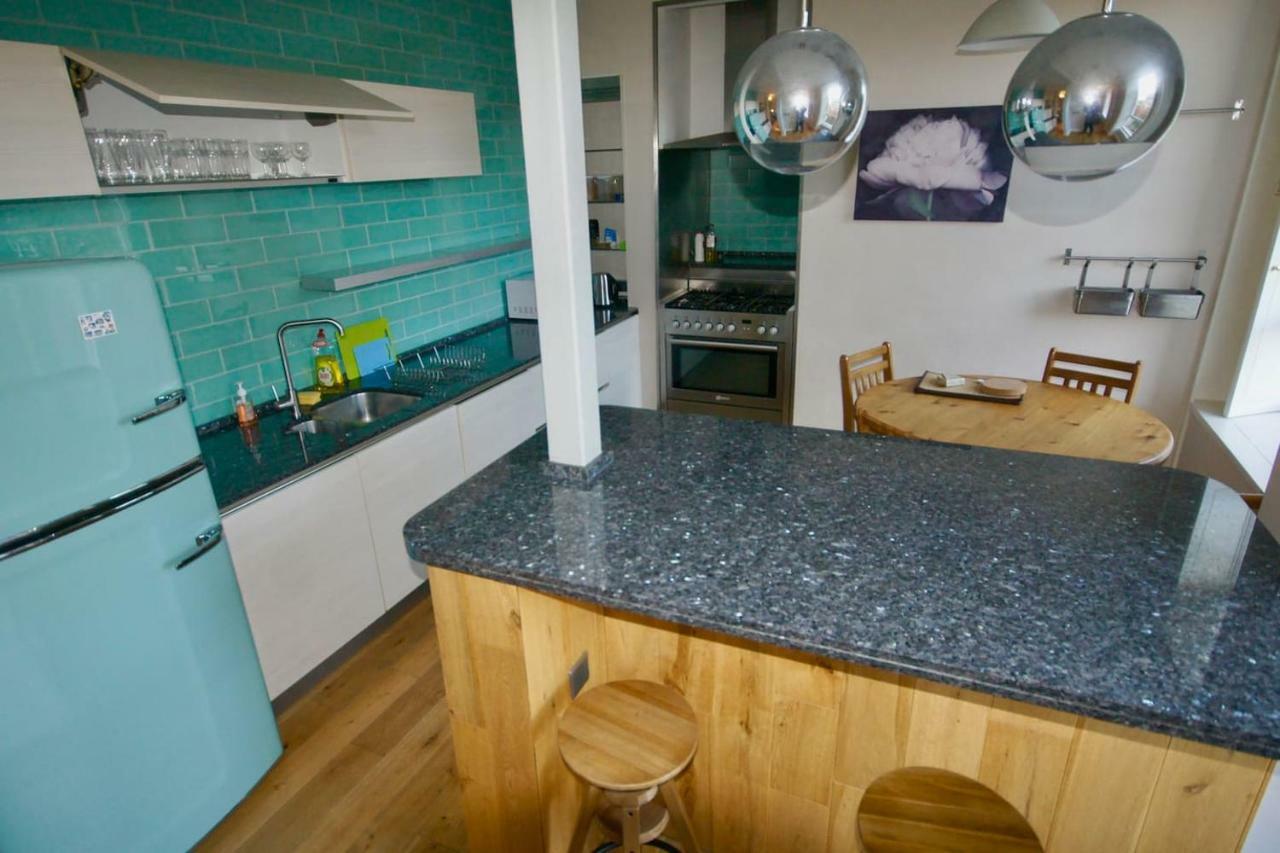Spacious 2 Bed Apt Next To Royal Mile & Waverley Единбург Екстериор снимка
