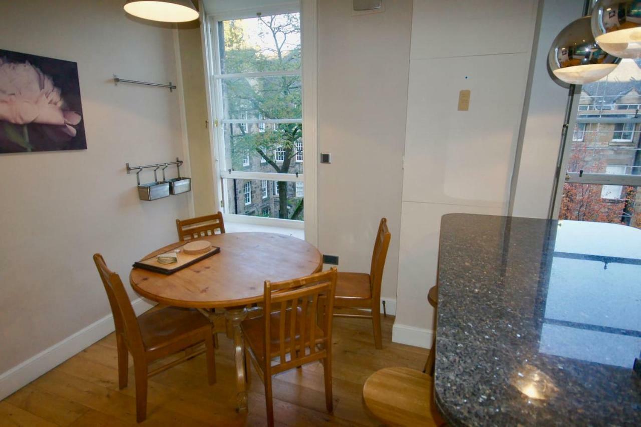 Spacious 2 Bed Apt Next To Royal Mile & Waverley Единбург Екстериор снимка