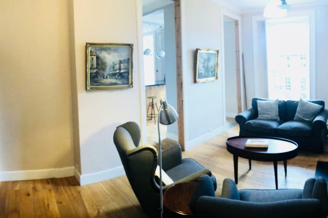 Spacious 2 Bed Apt Next To Royal Mile & Waverley Единбург Екстериор снимка